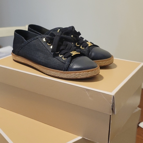 Michael Kors - Picture 3 of 4